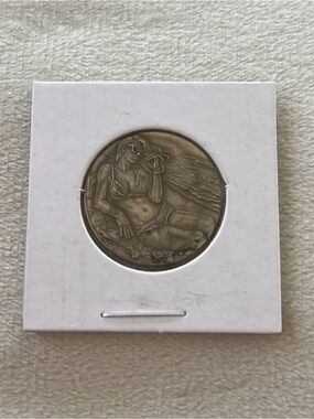 Beach babe Hobo nickel